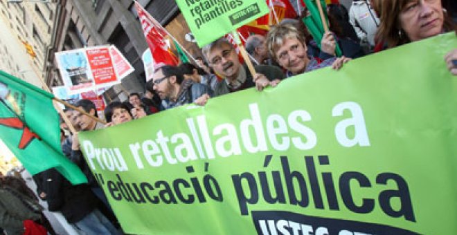 Catalunya plantea despedir interinos y reducir salarios