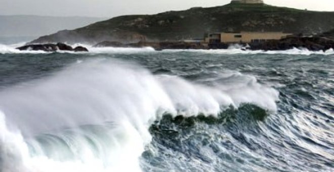 Un total de 16 provincias estarán hoy en alerta por olas y vientos