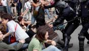 Los mandos de los mossos irán a juicio por las cargas a los indignados