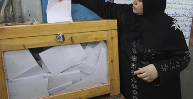 Los islamistas egipcios copan un 69% de los escaños