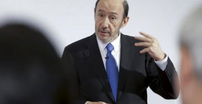 Rubalcaba y Chacón se atribuyen mayoría de delegados