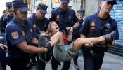 HRW denuncia el 'uso excesivo de la fuerza' policial contra los indignados
