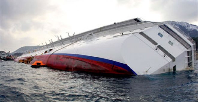 Comienzan a extraer el carburante del Costa Concordia