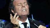 Julio Iglesias se salva de los recortes del PP