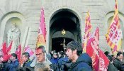 Els sindicats es queden a les portes de l'Ajuntament