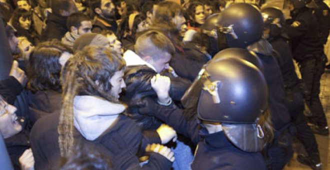 Críticas a los "excesos" de la Policía en Valencia