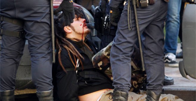 La Policía vuelve a cargar contra los estudiantes en Valencia