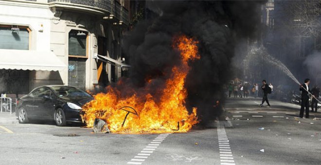 Las protestas de los estudiantes en Barcelona acaban en cargas de los Mossos