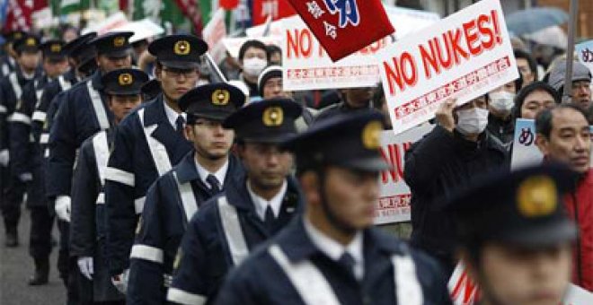 Japón recuerda a las víctimas con el apagón nuclear de fondo