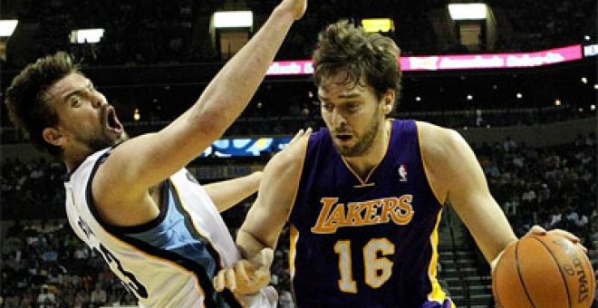 Los Lakers de Gasol tumban a los Grizzlies en la segunda prórroga