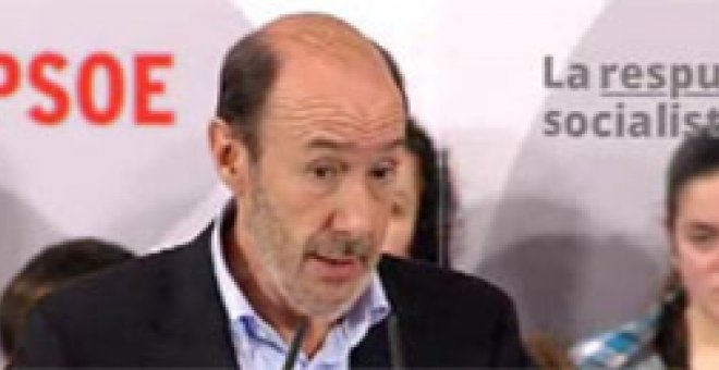 Rubalcaba pide a Rajoy que explique qué copago esconde