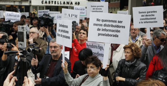 Centenares de periodistas se manifiestan por la dignidad de la profesión