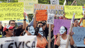 Jóvenes mexicanos protestan contra la manipulación informativa