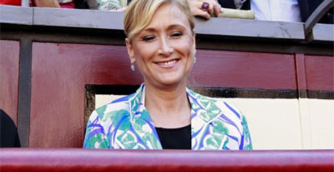 Cifuentes ve "intolerables" los insultos a Aguirre en la final de Copa