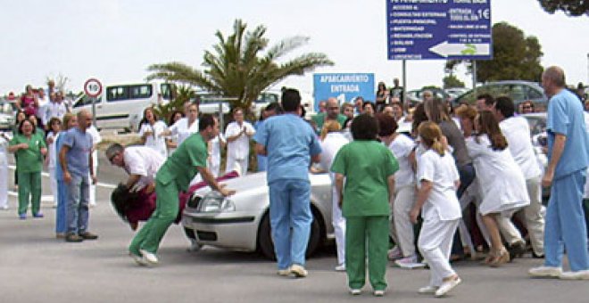 Detenido un conductor tras arrollar a once manifestantes en Cádiz