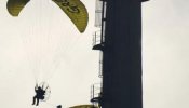 Greenpeace sobrevuela Garoña para denunciar su falta de seguridad