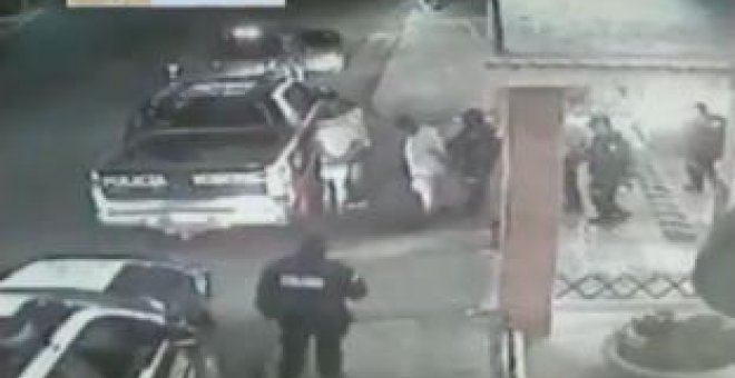 Un vídeo desvela cómo siete policías mexicanos secuestran a tres personas