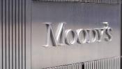 La agencia Moody's rebaja la nota de 28 bancos españoles