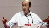 Rubalcaba acusa al PP de implantar el copago para favorecer a las empresas farmacéuticas