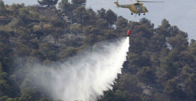 Se reanuda la búsqueda del piloto accidentado en el incendio de Valencia