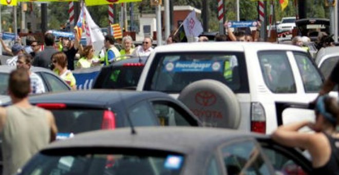 Conductores insumisos bloquean la AP-7 para protestar contra los peajes