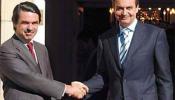 Contraste de dos expresidentes: Zapatero calla; Aznar raja