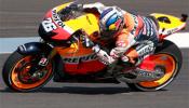 Susto de Stoner y 'pole' para Pedrosa