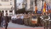 La bandera republicana española ondea por primera vez en el Ayuntamiento de París