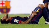 La lesión de Alves agudiza los problemas físicos del Barça y la crisis en defensa
