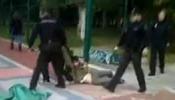 La Policía carga contra estudiantes en la Complutense y detiene al que grababa los hechos