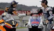 Pedrosa aprovecha el patinazo de Lorenzo