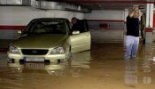 Una tromba de agua deja varios barrios de Málaga incomunicados