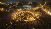 Los egipcios plantan cara a Mursi y le recuerdan: "La revolución continúa"