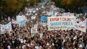 Los jefes de servicio de los hospitales madrileños insisten: "No es cierto que la privada sea más barata"