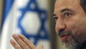 El ministro israelí de Exteriores dimite tras su inculpación por abuso de confianza y fraude