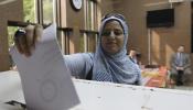 La oposición egipcia denuncia irregularidades en las votaciones de la Constitución