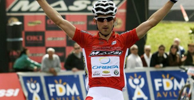 Fallece el ciclista Iñaki Lejarreta atropellado por un coche