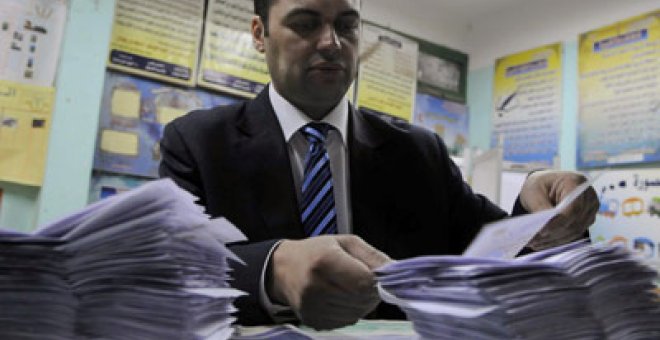 La oposición egipcia se moviliza contra el "fraude" en la votación del referémdum