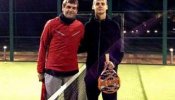 Tito Vilanova reaparece en público jugando al pádel con su hijo