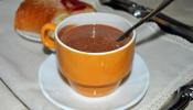 El color de la taza de chocolate influye en su sabor