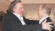 Depardieu recibe de Putin su nuevo pasaporte ruso