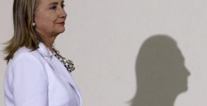 Clinton vuelve al trabajo