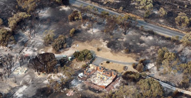 Continúa la búsqueda de desaparecidos por los incendios de Australia