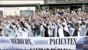 Los sanitarios madrileños mantienen la presión frente al plan privatizador