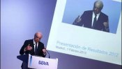 El presidente del BBVA está convencido de la "honradez" de Rajoy