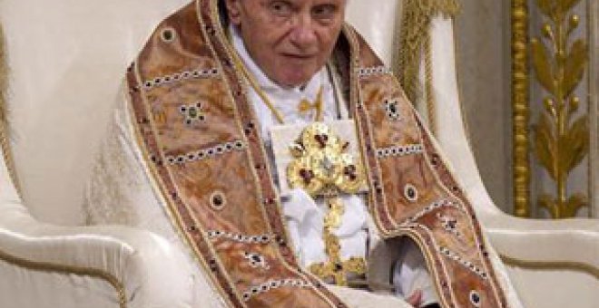 El Derecho Canónico recoge que la renuncia del papa debe ser "libre"