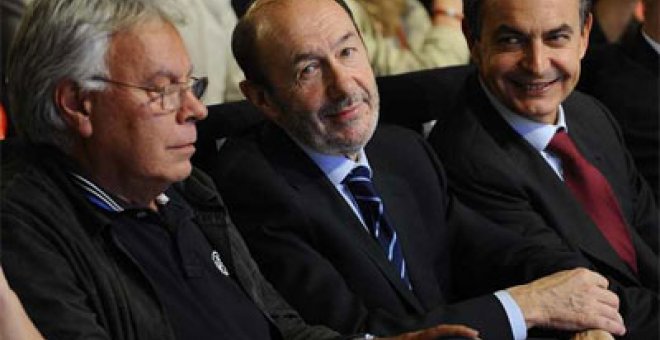 Rubalcaba consultó a Zapatero, González y Griñán antes de pedir la dimisión de Rajoy