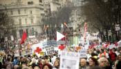 Una marea blanca nacional inunda las calles de batas y pancartas por la sanidad 100% pública