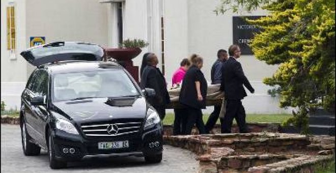 El fiscal acusa a Pistorius de disparar cuatro veces a su novia