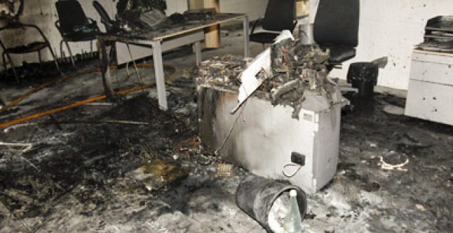 La mujer que se quemó a lo bonzo en una sucursal bancaria de Castellón sigue "muy grave"